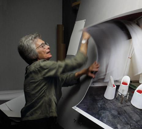 Portrait de Lynne Cohen (1944-2014)