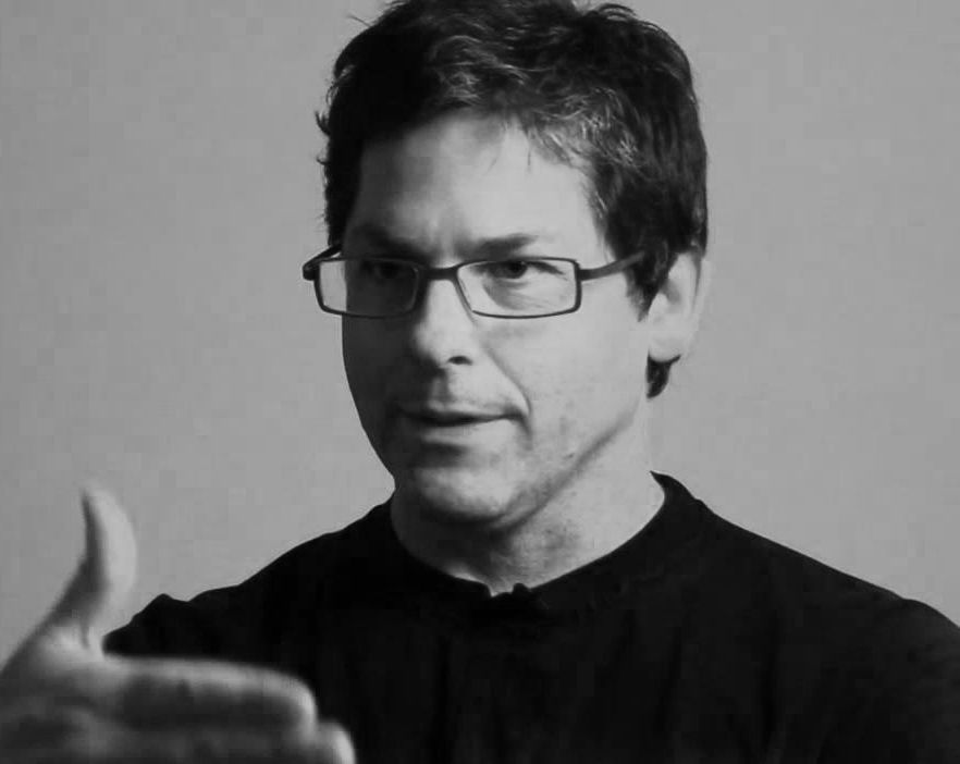 Portrait de James Partaik.