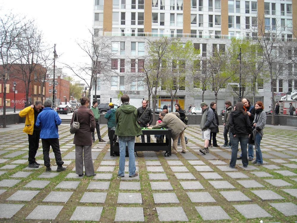 Vue de l’intervention de SYN-, _Espace mobile_, VOX, 2008. Photo : Michel Brunelle.