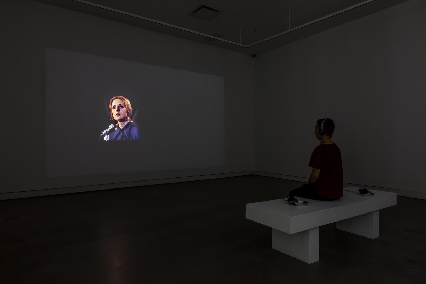Vue de l'exposition _Monique Moumblow. Compositions | Pale Shadows_, VOX, 2019.