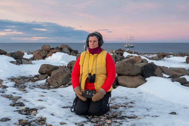 Image de l’œuvre Ceux et celles qui écoutent les baleines / Whale Listeners de Maryse Goudreau