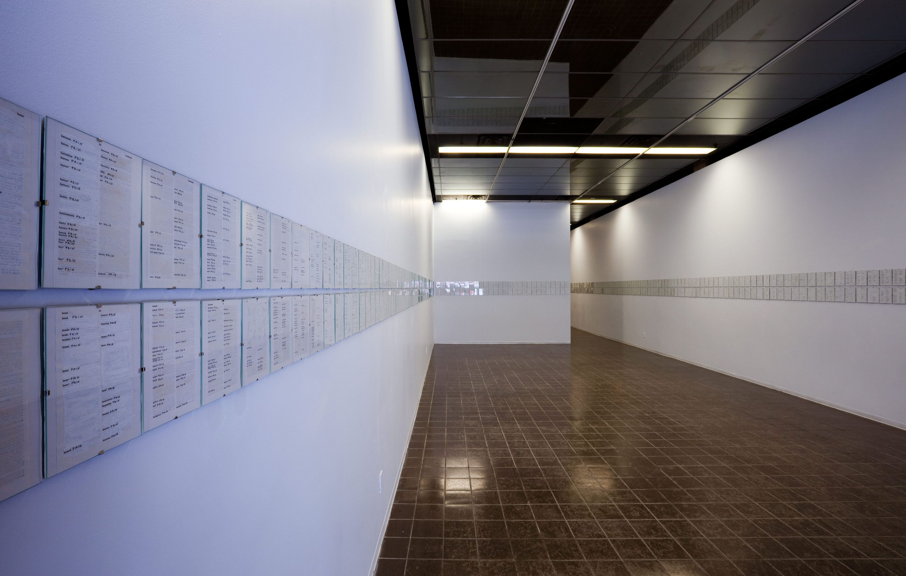 Vue de l’exposition _Mladen Stilinović_, VOX, 2010. Photo : Michel Brunelle.