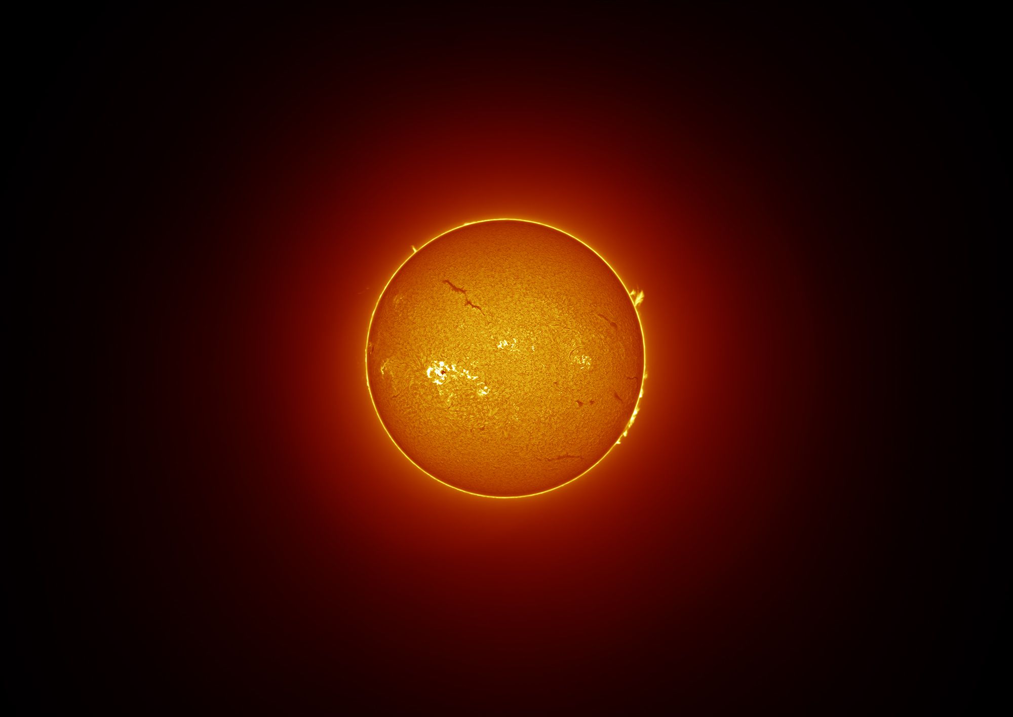 Carl Trahan, Qu’est-ce que l’ombre pour qu’il faille la saisir ?, photographie du Soleil réalisée par Michel Brousseau, 2026. Avec l’aimable permission de l’artiste.