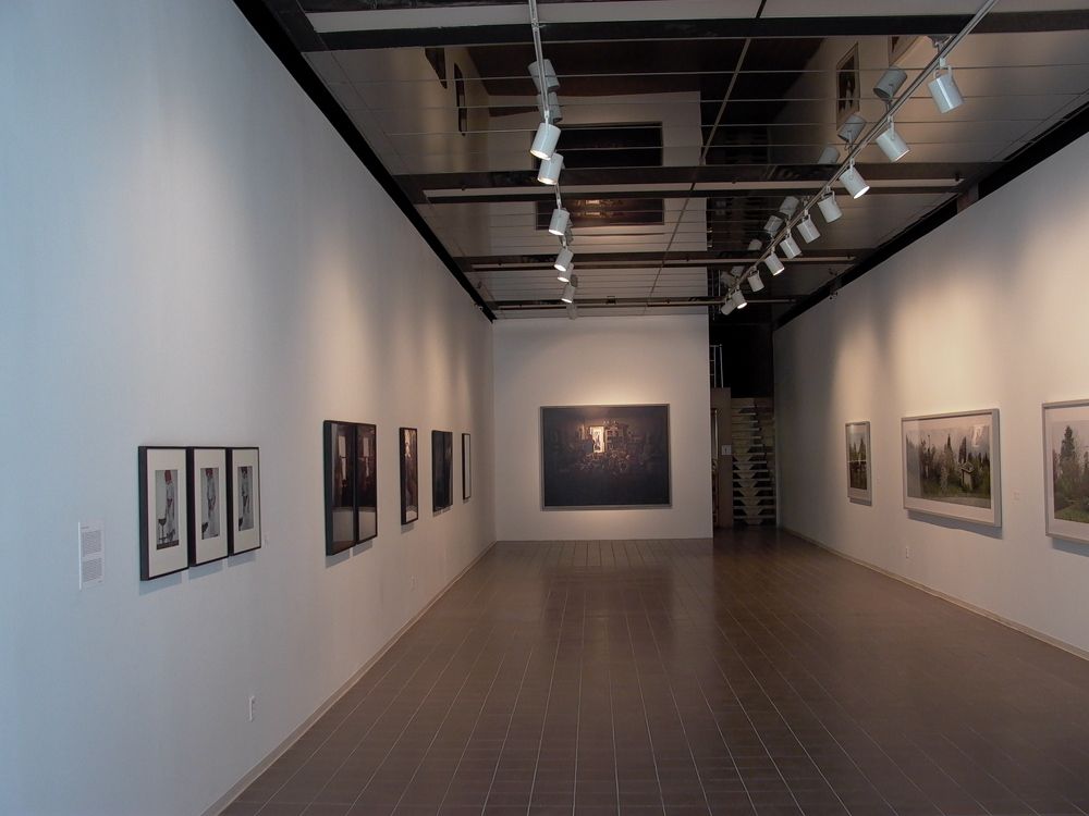 Vue de l’exposition _Fabulation_, VOX, 2004. Photo : Pierre Blache.