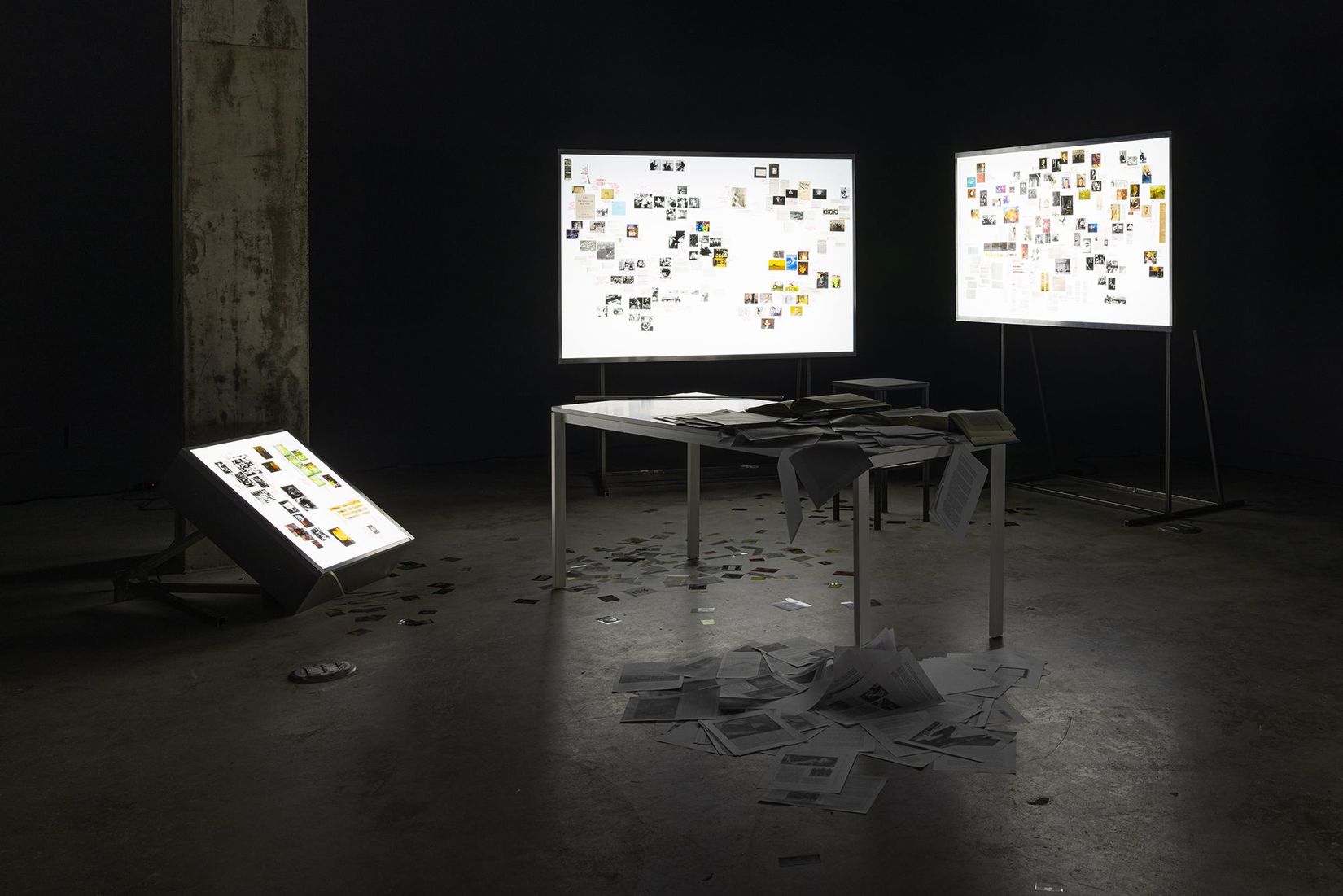 Vue de l’exposition Miles Rufelds. Palais des glaces, VOX, 2026. Crédit : Michael Patten/VOX.