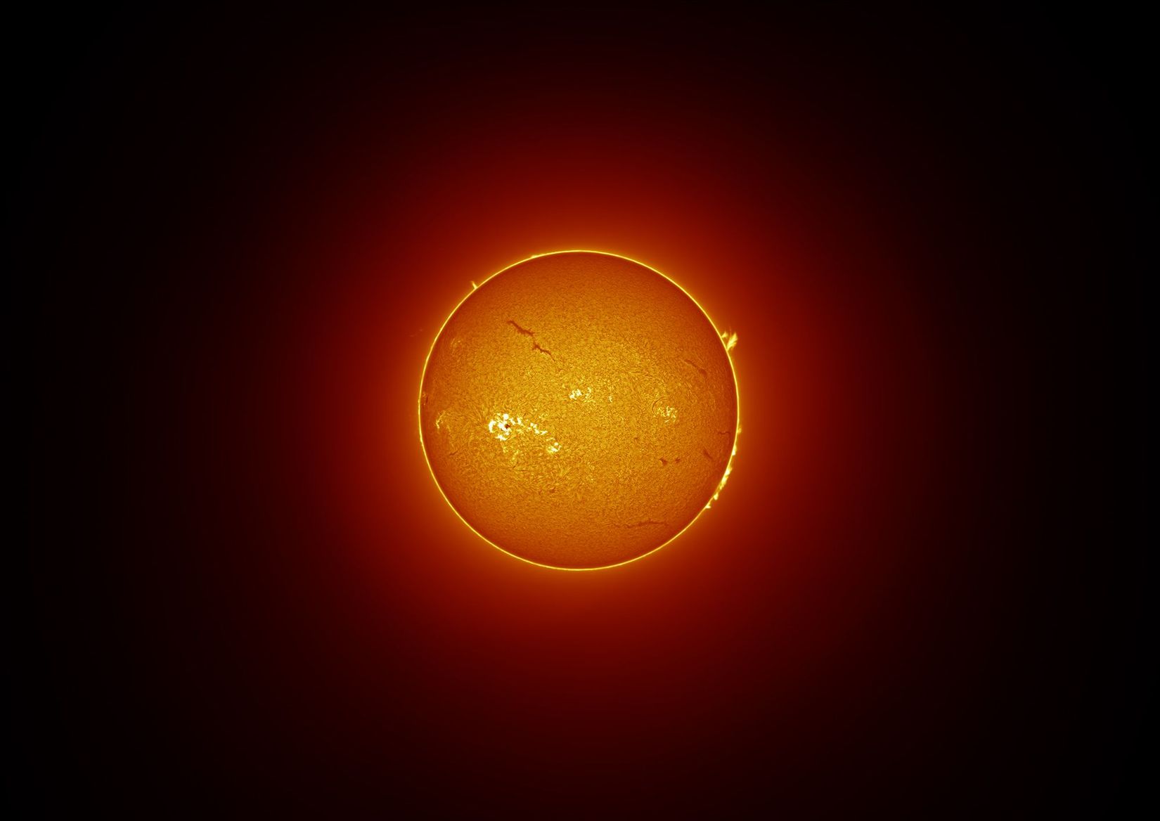 Carl Trahan, Qu’est-ce que l’ombre pour qu’il faille la saisir ?, photographie du Soleil réalisée par Michel Brousseau, 2026. Avec l’aimable permission de l’artiste.