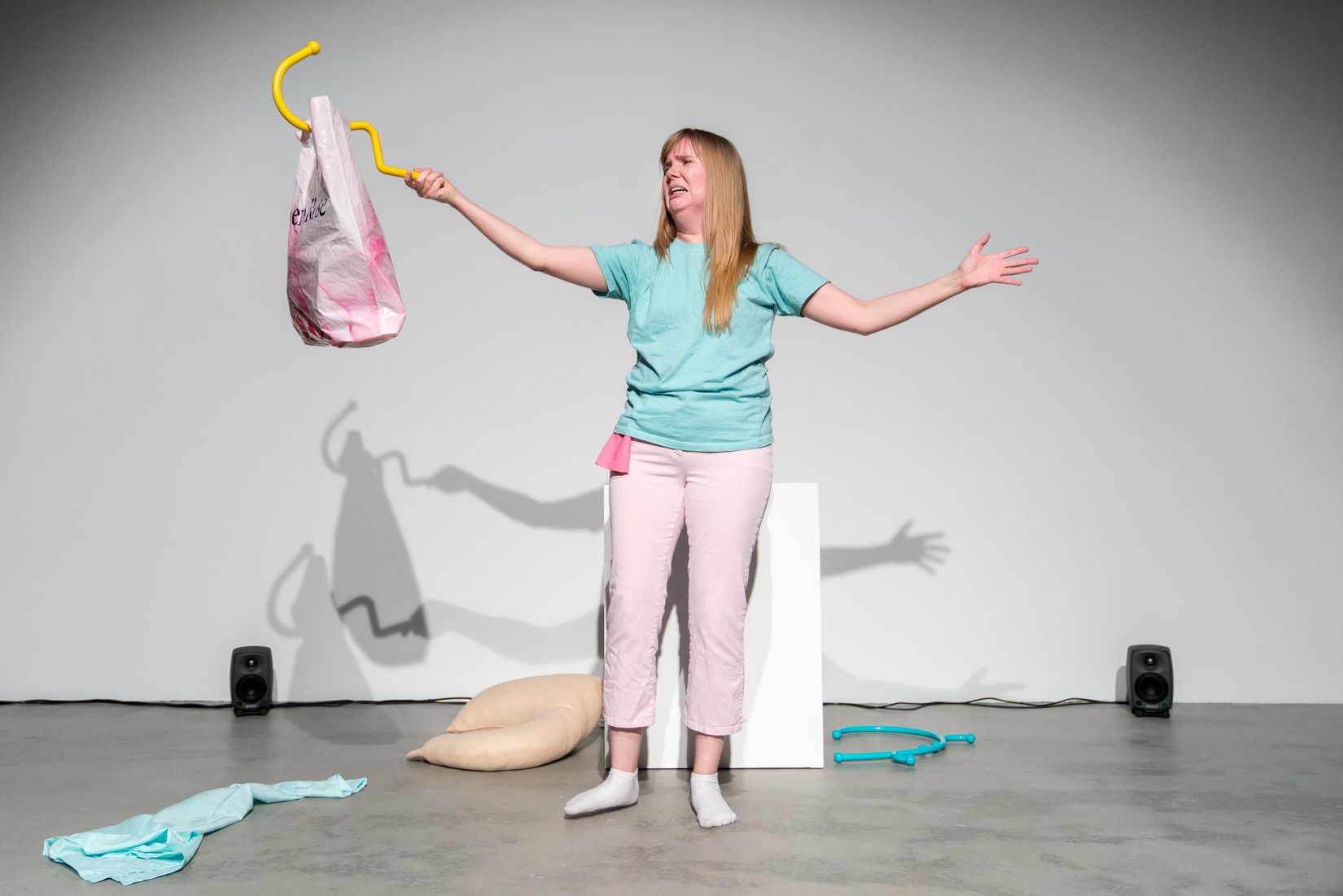 Performance de Bridget Moser dans le cadre de MOMENTA. La vie des choses, 2019.
