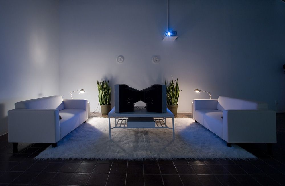 Vue de l'exposition _Kelly Mark. Stupid Heaven_, VOX, 2008. Photo : Michel Brunelle.