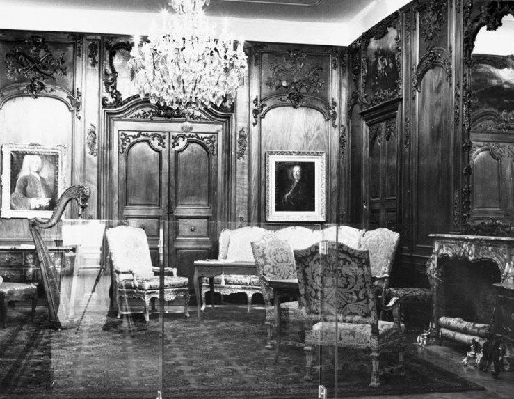 Historical period room at Château Ramezay.
