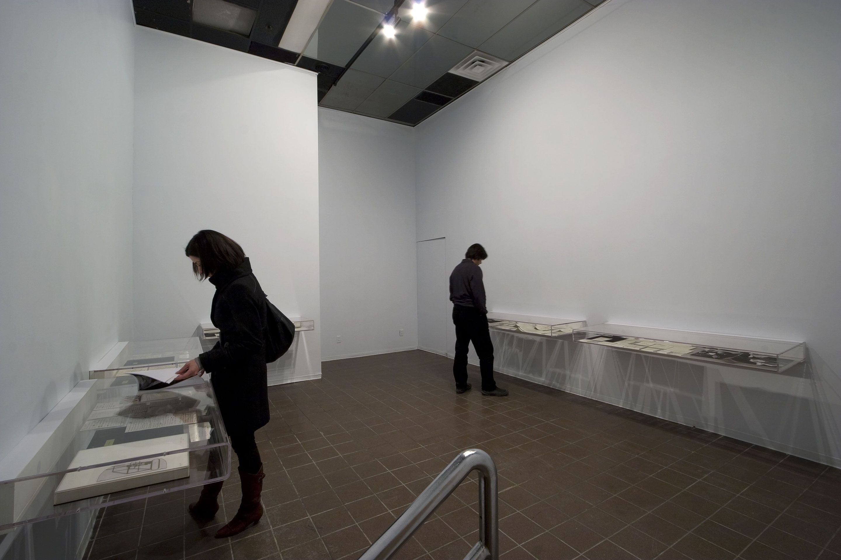 View of the exhibition _Marcel Duchamp. À L’infinitif (The White Box)_, from January 10 to February 21, 2009.