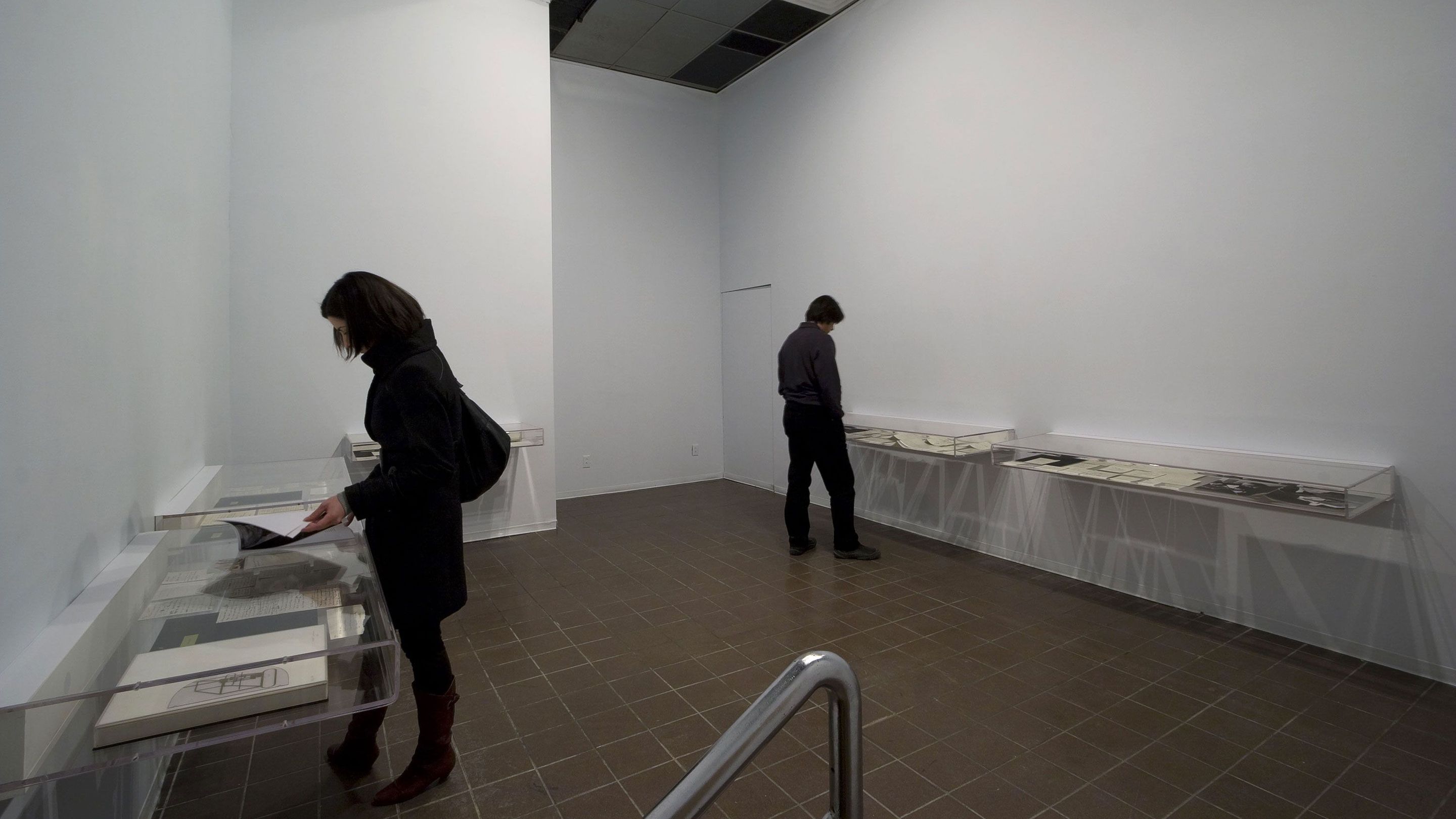 Vue de l’exposition _À L’infinitif (La Boîte Blanche). Marcel Duchamp,_ VOX, du 10 janvier au 21 février 2009.