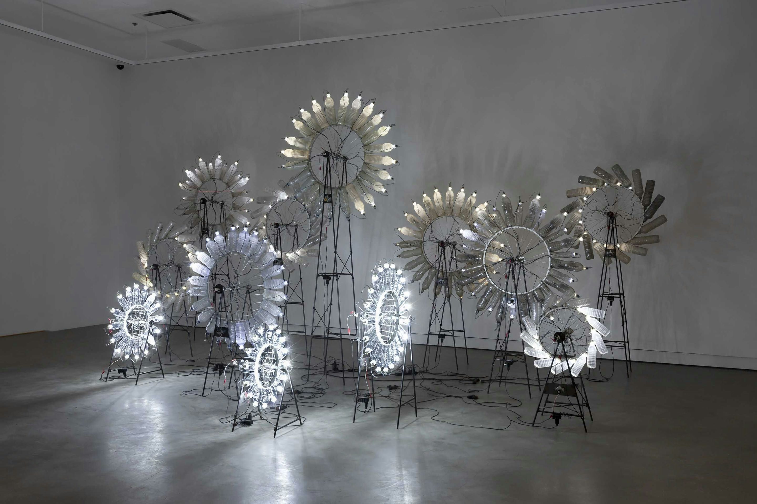 Diane Landry, vue de l'exposition montrant l'installation Chevalier de la résignation infinie, 2009.