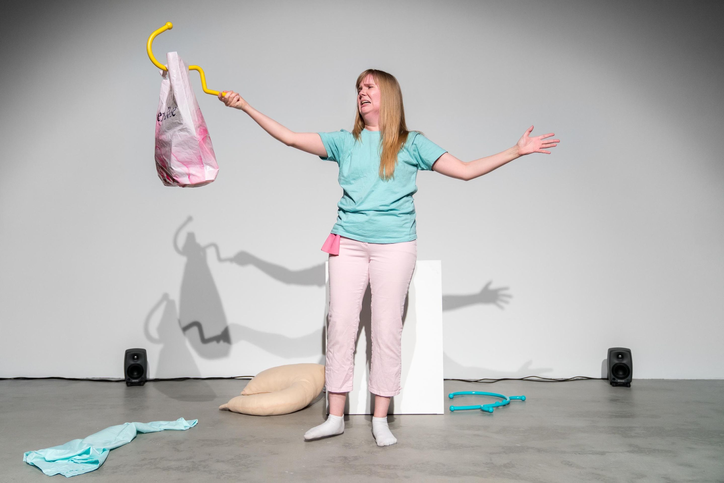 Performance de Bridget Moser dans le cadre de MOMENTA. La vie des choses, 2019.