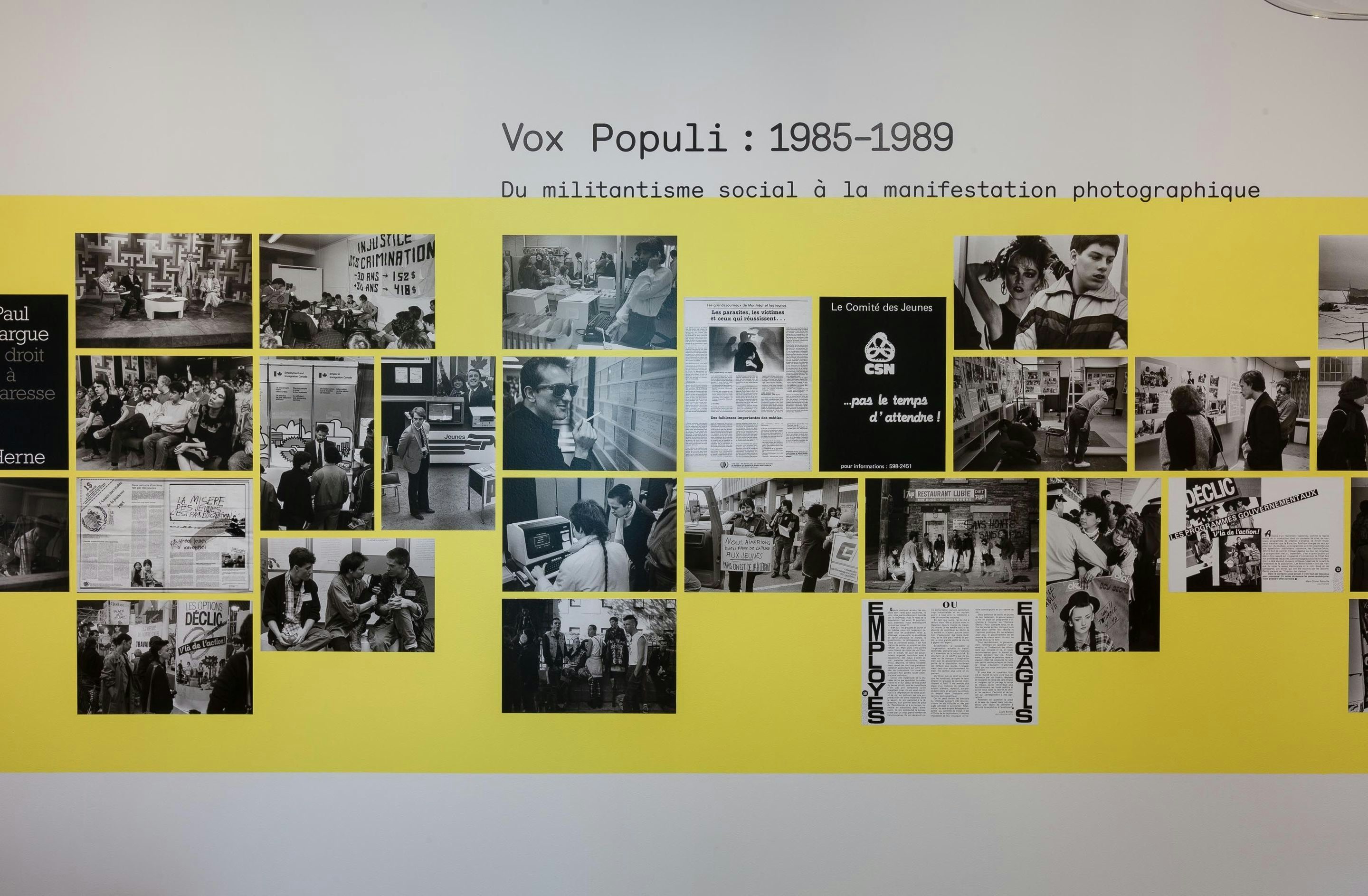 Vue de l'exposition _Vox Populi : 1985-1989 Du militantisme social à la manifestation photographique_, VOX, 2017. Photo : Michel Brunelle.